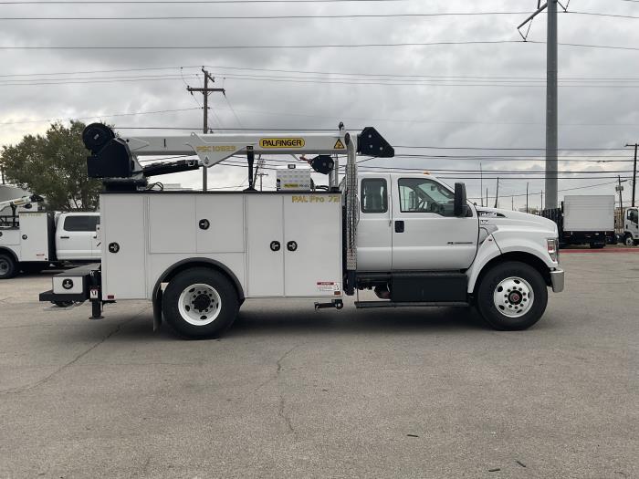 2025 Ford F-750-6