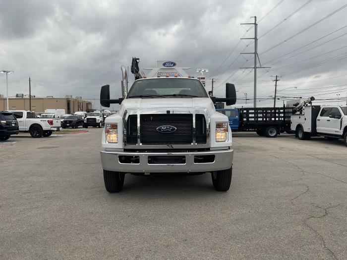 2025 Ford F-750-8