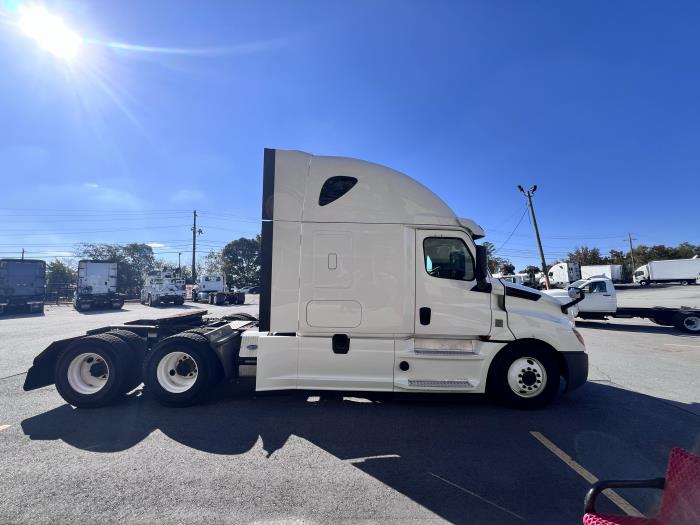 2020 Freightliner Cascadia-5