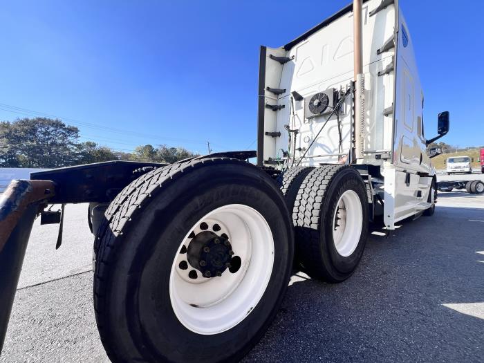 2020 Freightliner Cascadia-7