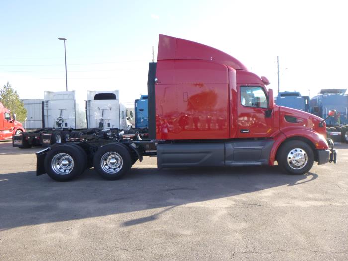 2021 Peterbilt 579-8