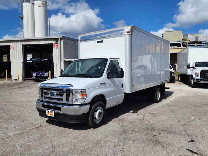 2025 Ford E-450-1