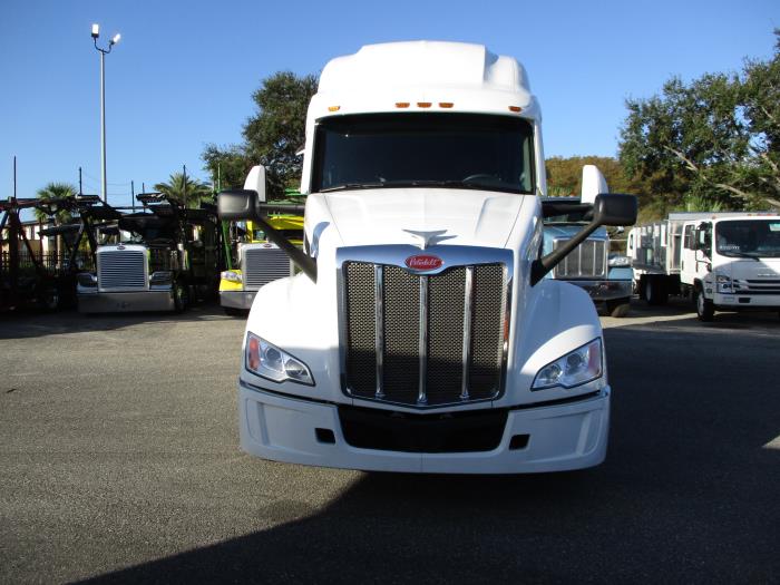 2023 Peterbilt 579-2