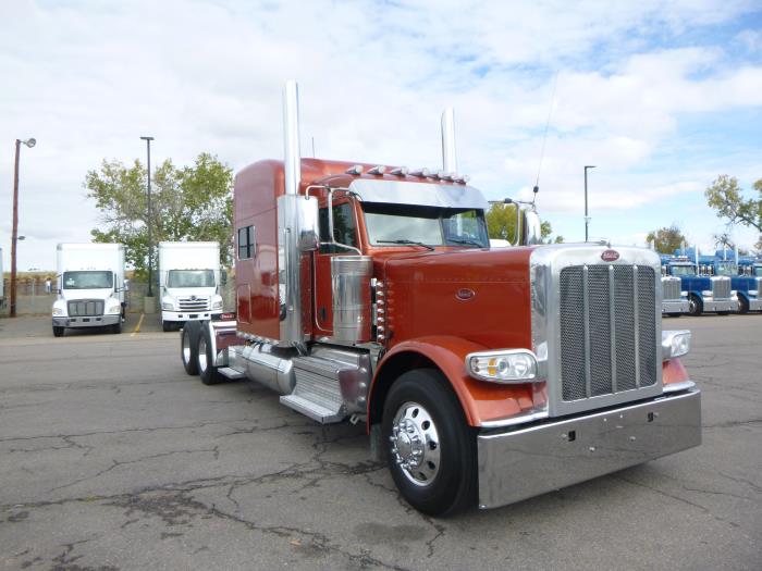 2022 Peterbilt 389-2