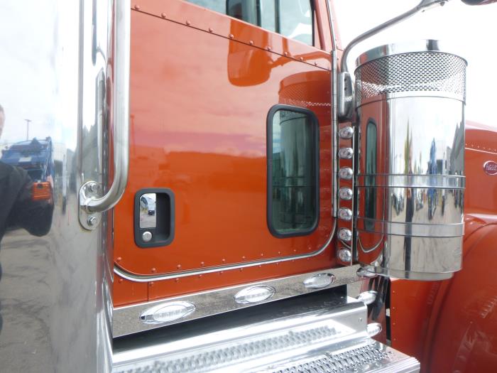 2022 Peterbilt 389-12