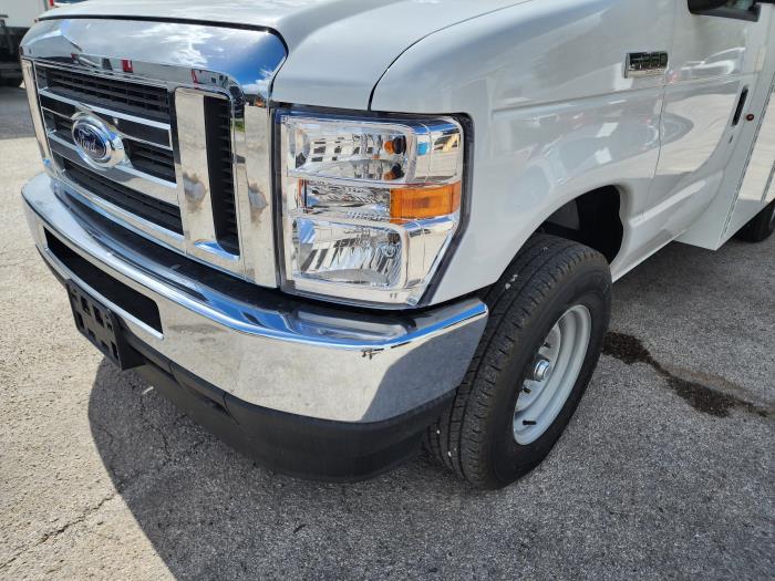 2025 Ford E-350-9