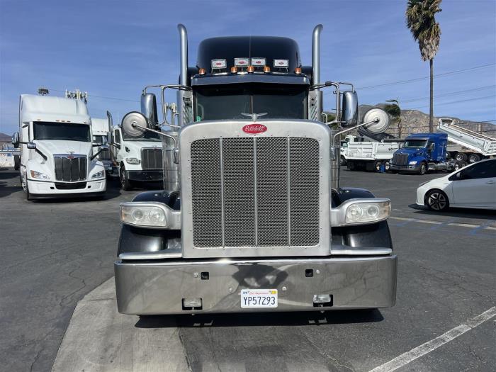 2017 Peterbilt 389-2