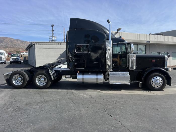 2017 Peterbilt 389-4