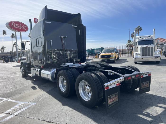 2017 Peterbilt 389-10