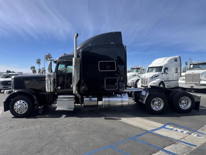 2017 Peterbilt 389-11