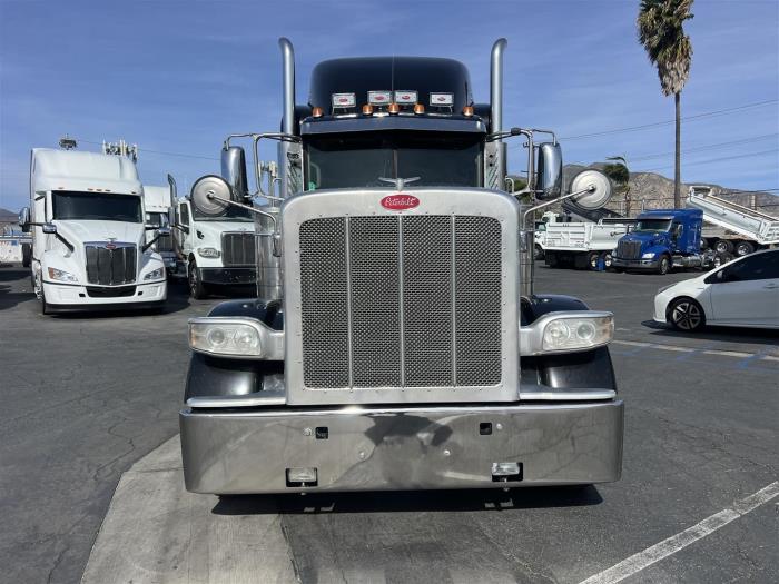 2017 Peterbilt 389-16