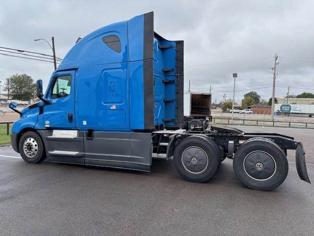 2021 Freightliner Cascadia-6