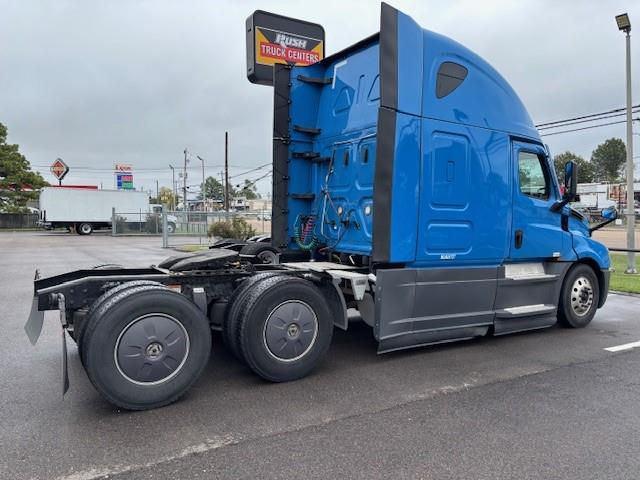 2021 Freightliner Cascadia-10