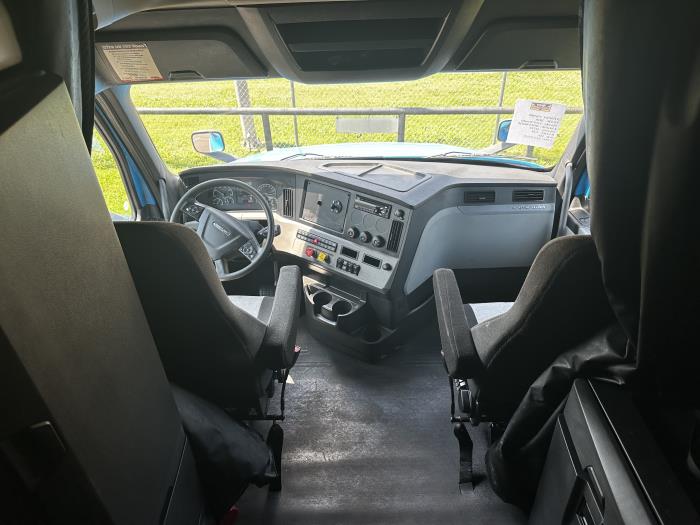 2021 Freightliner Cascadia-18