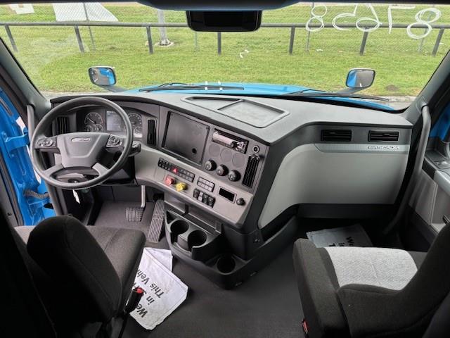 2021 Freightliner Cascadia-22