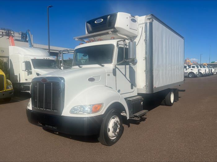 2018 Peterbilt 325-2