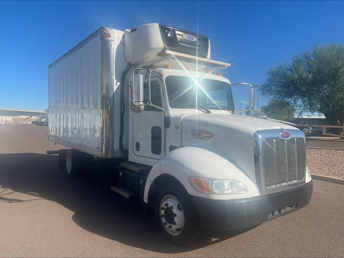 2018 Peterbilt 325-4