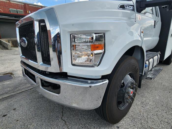 2024 Ford F-750-9