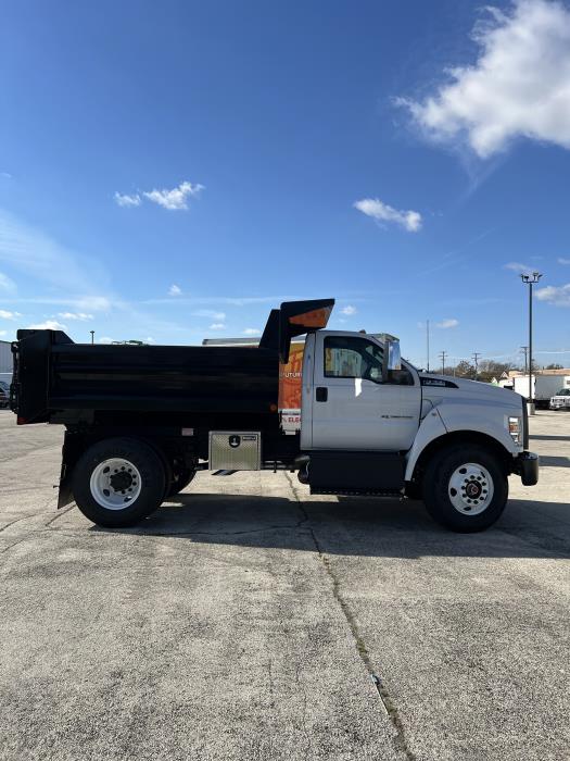 2025 Ford F-750-4