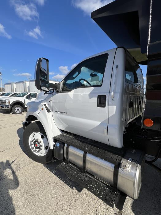 2025 Ford F-750-10