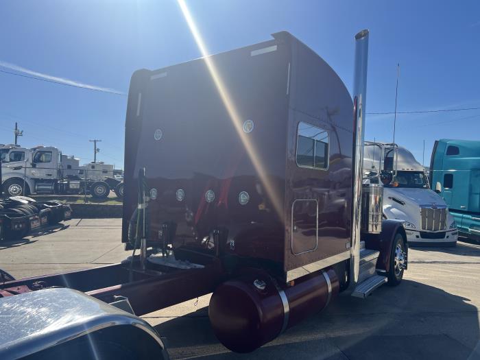 2022 Peterbilt 389-31