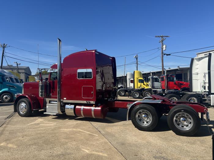 2022 Peterbilt 389-3