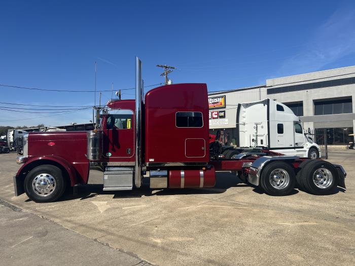 2022 Peterbilt 389-36