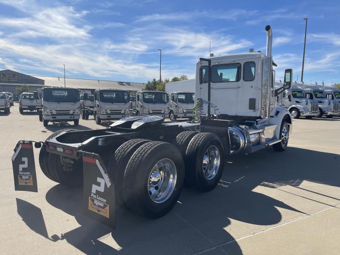 2017 Peterbilt 567-9