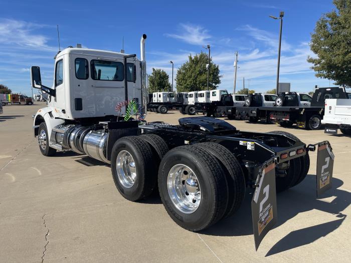 2017 Peterbilt 567-11