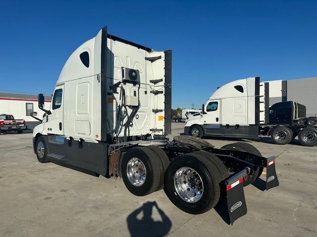 2020 Freightliner Cascadia-2