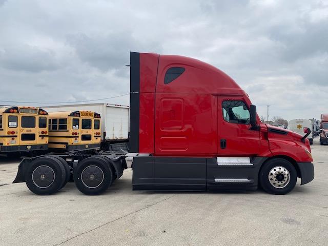 2021 Freightliner Cascadia-8