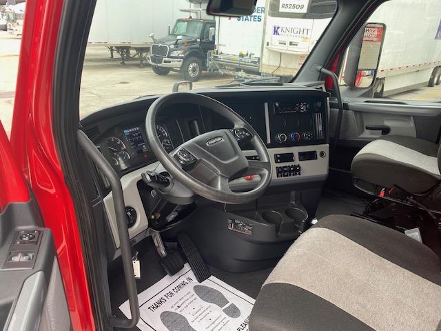 2021 Freightliner Cascadia-15