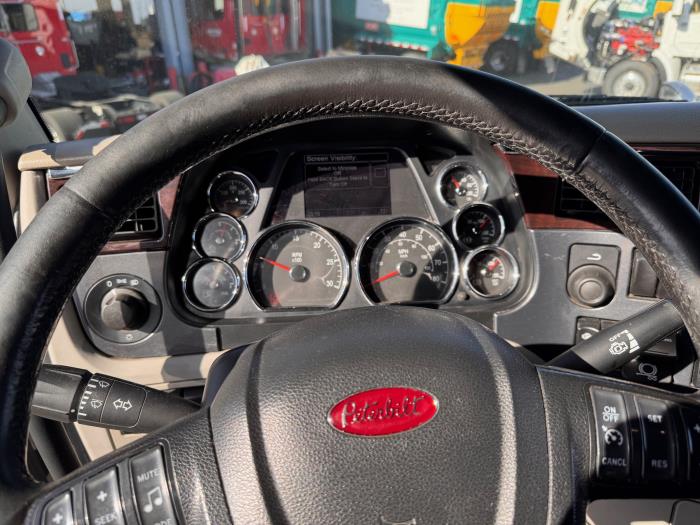 2019 Peterbilt 579-9