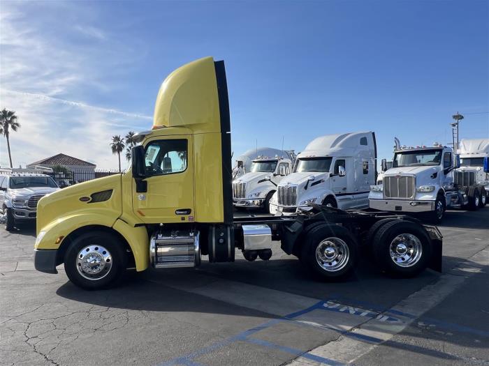 2021 Peterbilt 579-8