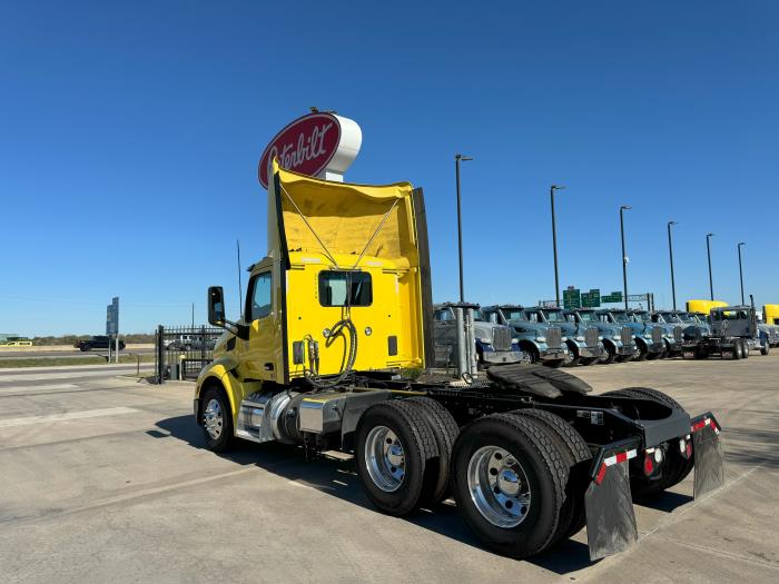 2021 Peterbilt 579-4