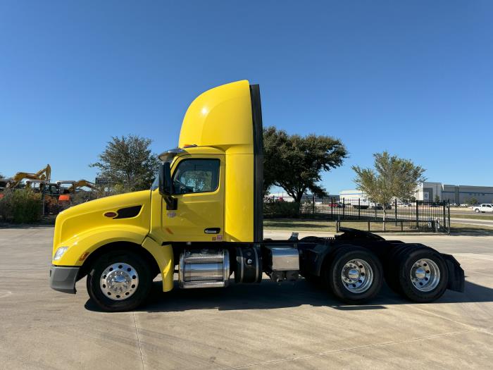 2021 Peterbilt 579-8