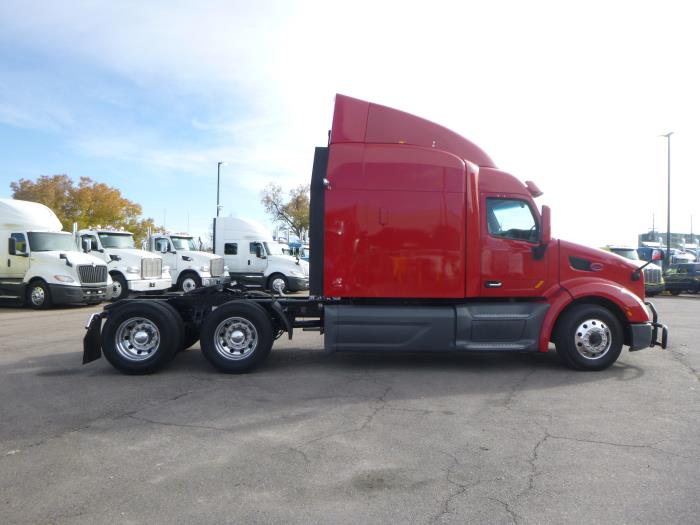 2021 Peterbilt 579-8