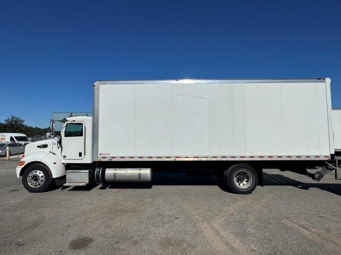 2019 Peterbilt 337-8