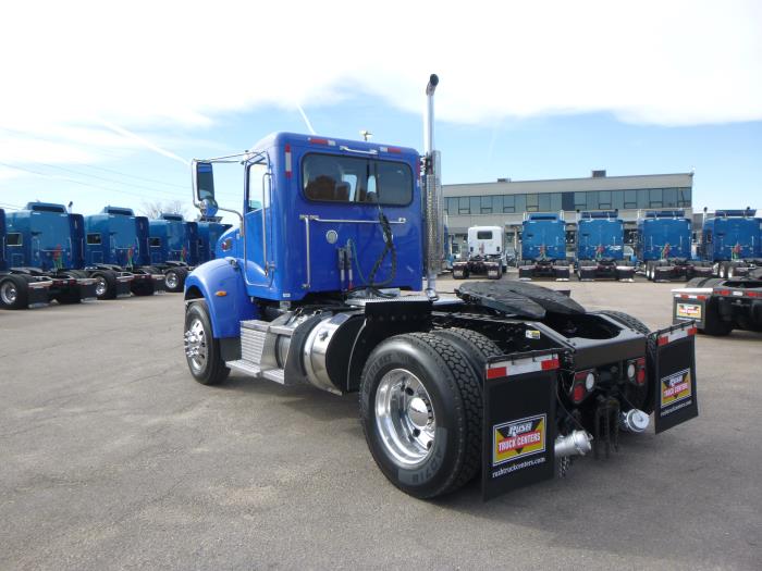 2017 Peterbilt 337-5