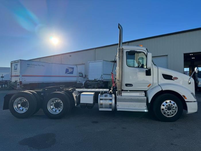 2015 Peterbilt 579-4