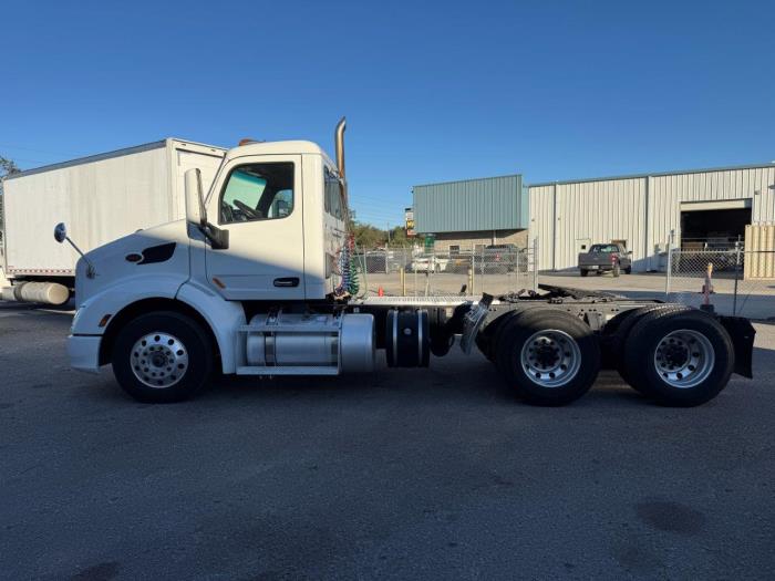 2015 Peterbilt 579-8