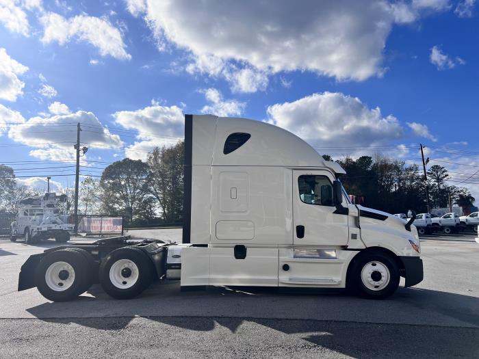 2020 Freightliner Cascadia-6