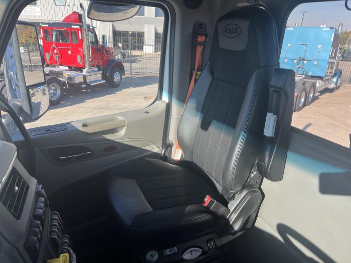 2020 Peterbilt 567-8