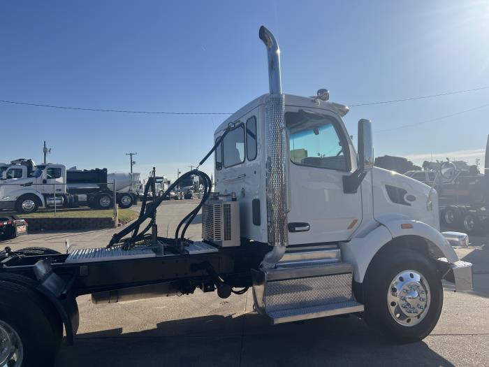 2020 Peterbilt 567-27