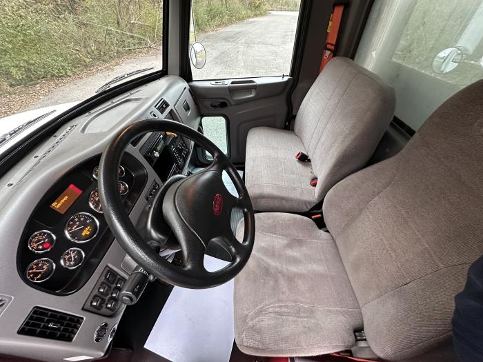 2019 Peterbilt 337-24