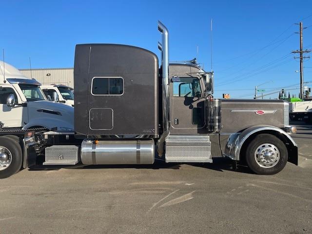 2024 Peterbilt 389-1