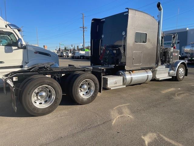 2024 Peterbilt 389-2