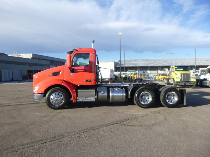 2017 Peterbilt 579-4