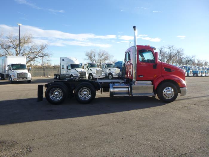 2017 Peterbilt 579-8