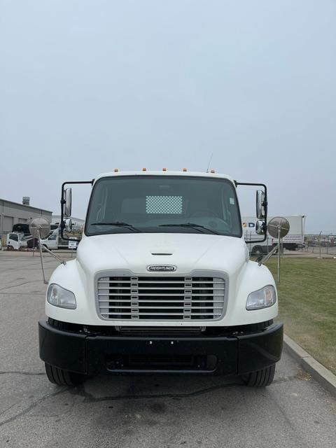 2018 Freightliner Business Class M2 106-9